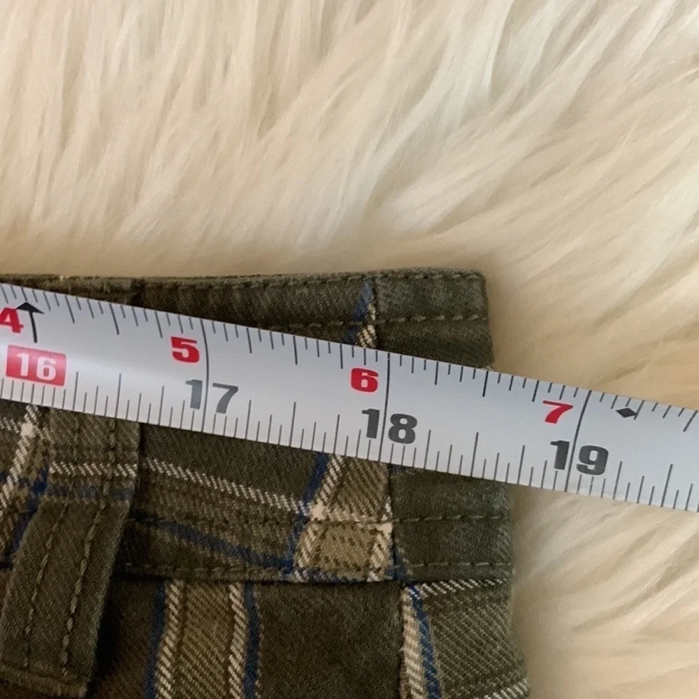 North Face green plaid flat front casual shorts Size 36